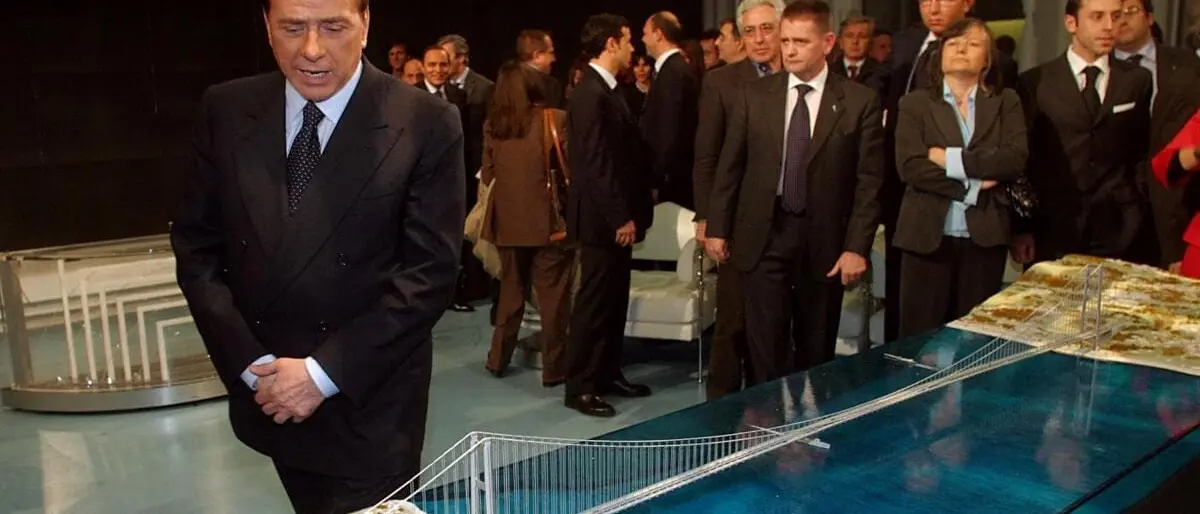 Ponte sullo Stretto, l’eterno sogno di Silvio Berlusconi destinato a entrare nella storia