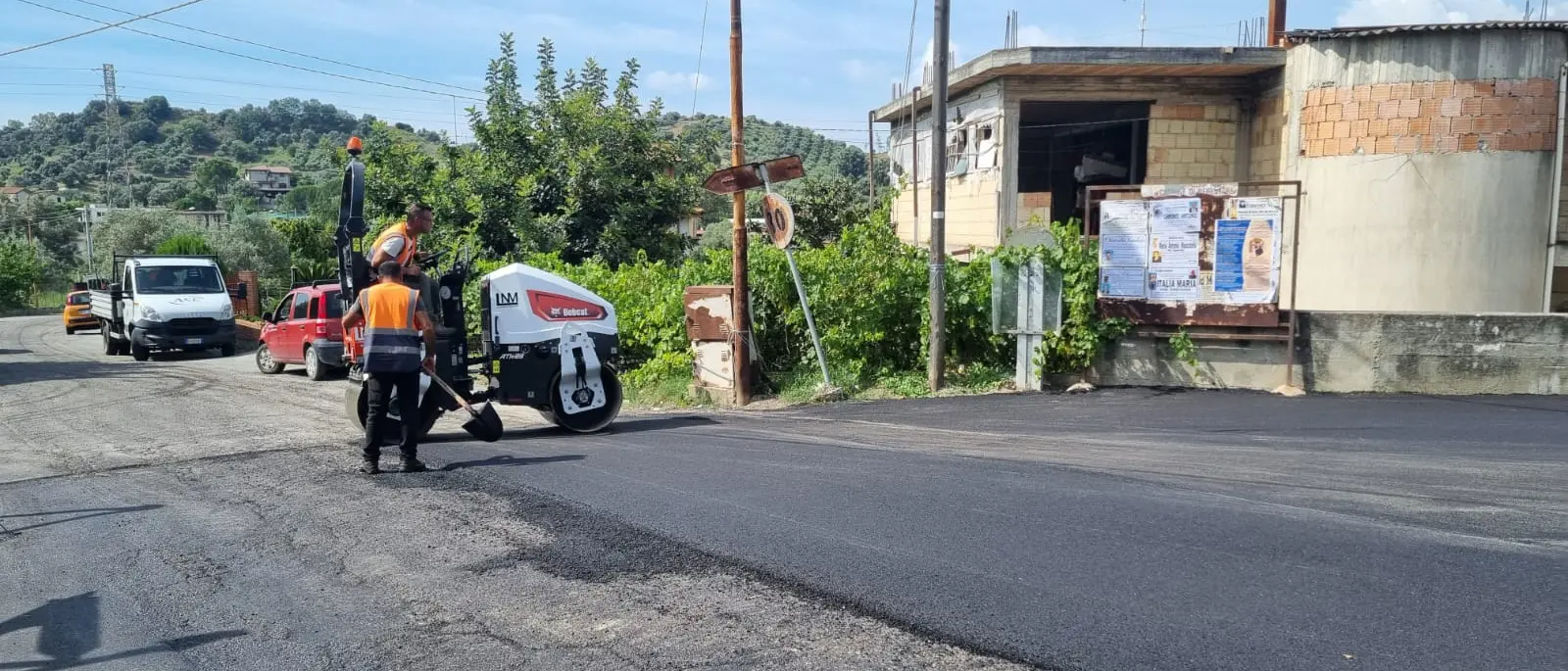 Lavori in corso per il rinnovamento del manto stradale tra i Comuni di Benestare e San Luca