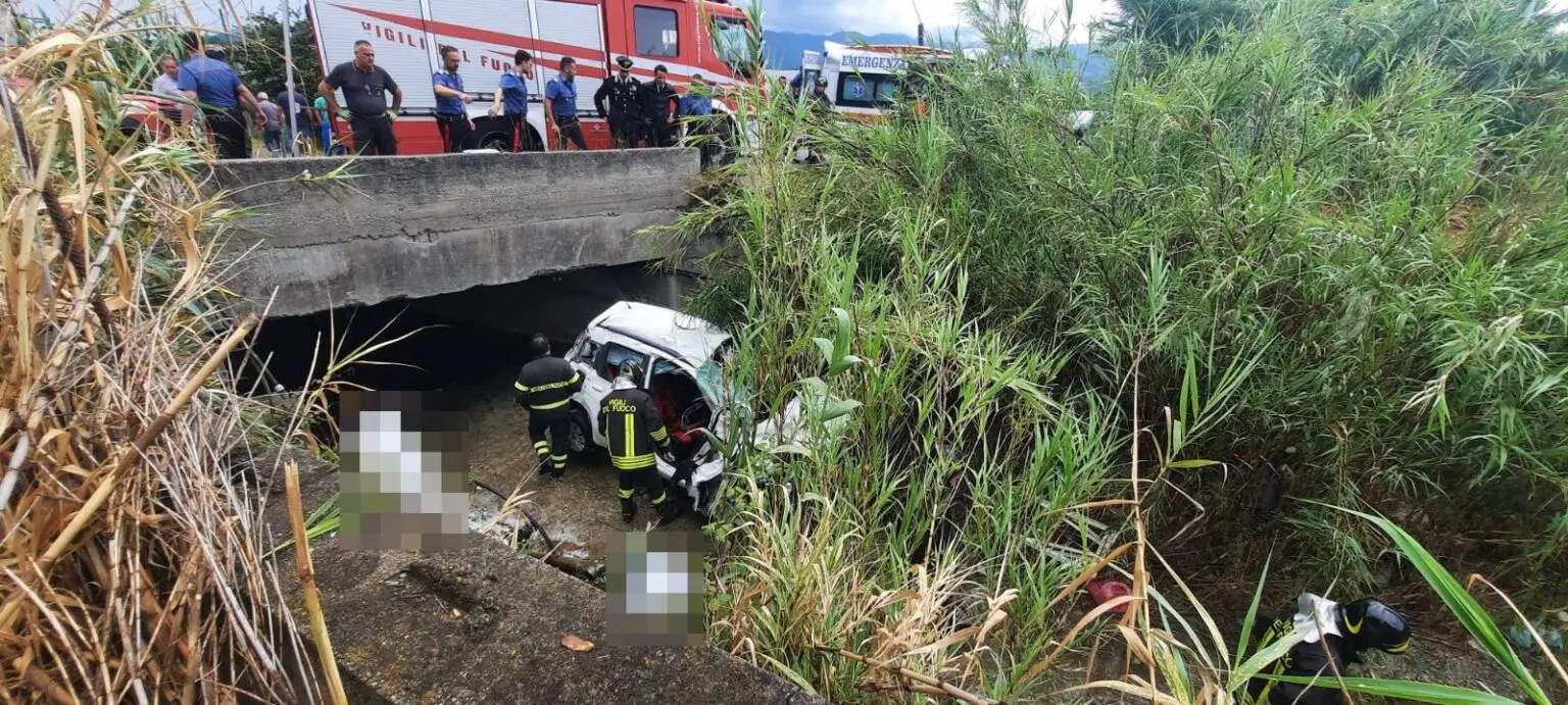 L’uscita di strada e la tragedia, la Locride piange le vittime della “curva della morte”