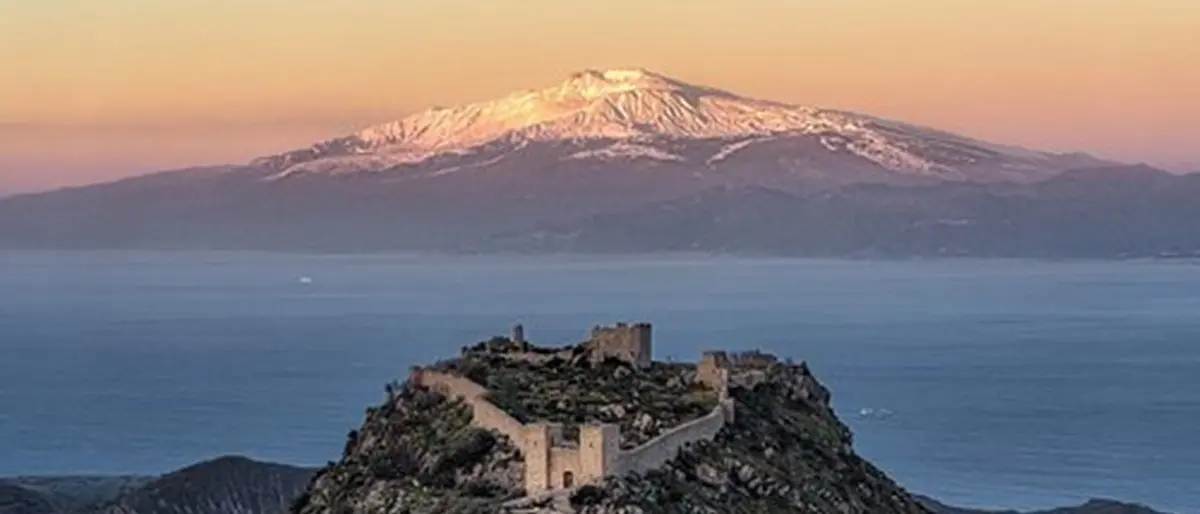 Incendio Motta San Giovanni, chiuso temporaneamente il Castello Santo Niceto
