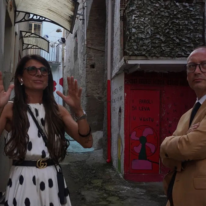 Borgo Croce, Versace dopo la visita: «Un luogo da valorizzare e sostenere» - VIDEO