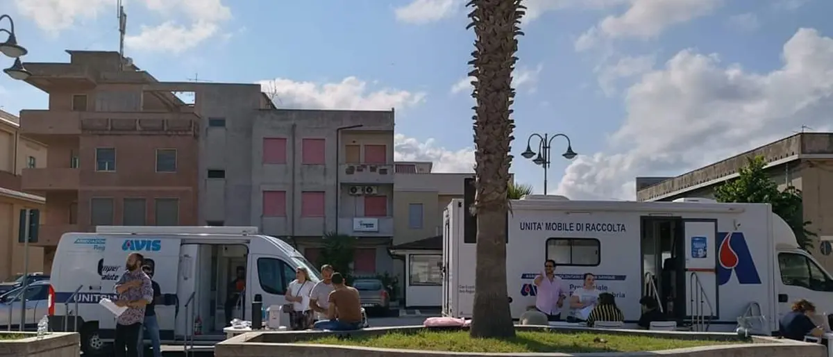 San Ferdinando, in piazza autoemoteca Avis e camper della salute