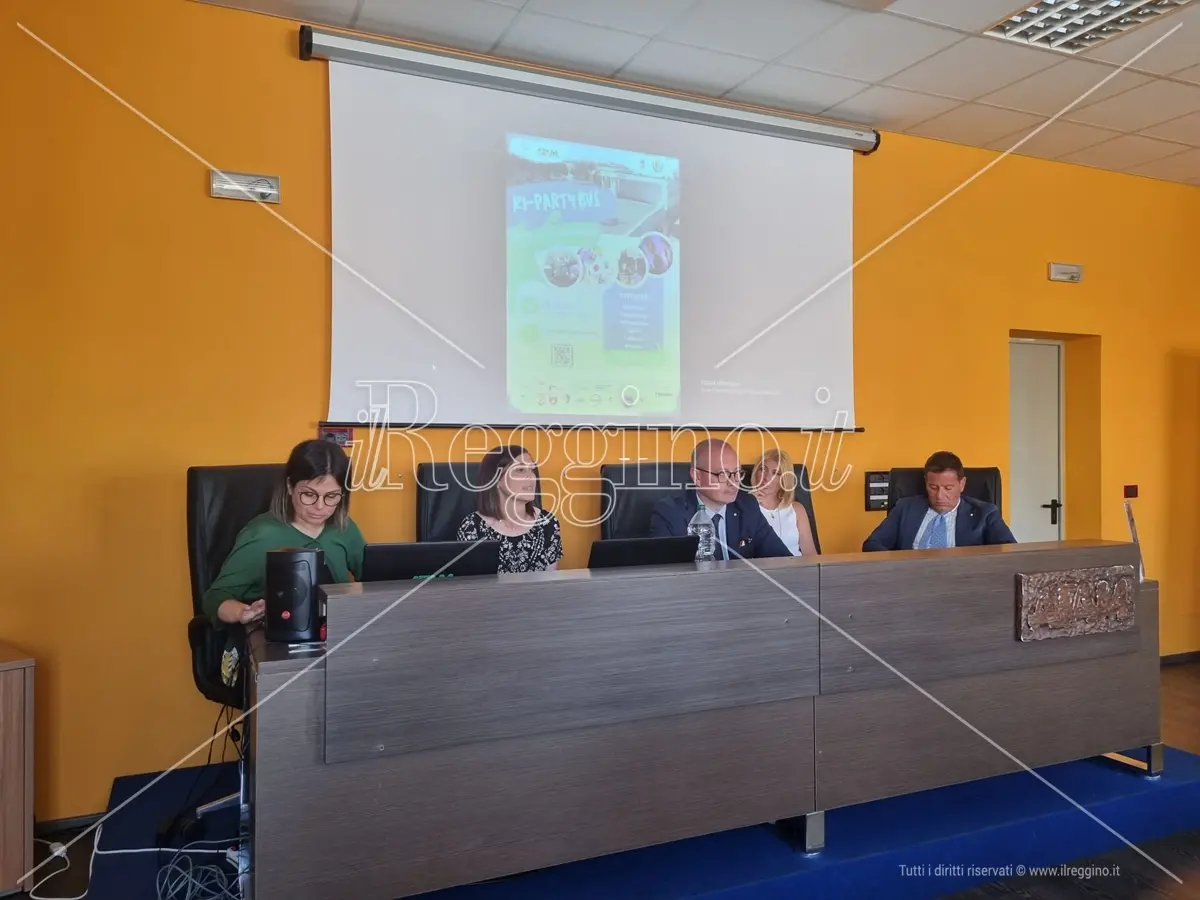 “Ri-Party Bus” a Reggio, Atam e Cereso insieme nella lotta alle dipendenze - VIDEO