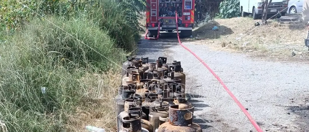 Vigili del fuoco feriti a Vito: investiti dalle fiamme di una discarica abusiva di bombole gpl