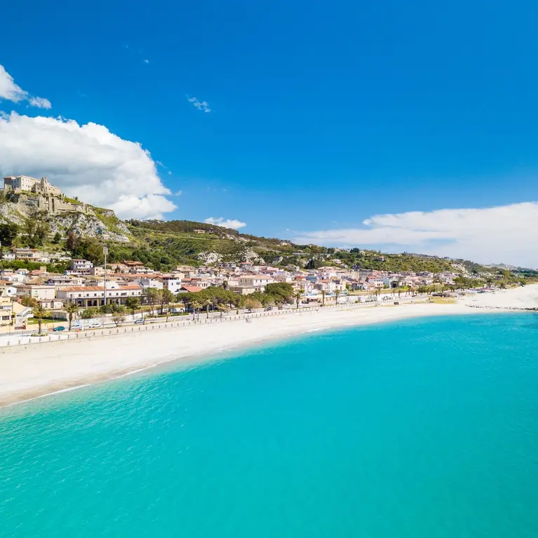 Turismo in Calabria, per Federalberghi alte percentuali di prenotazioni ma non il sold out