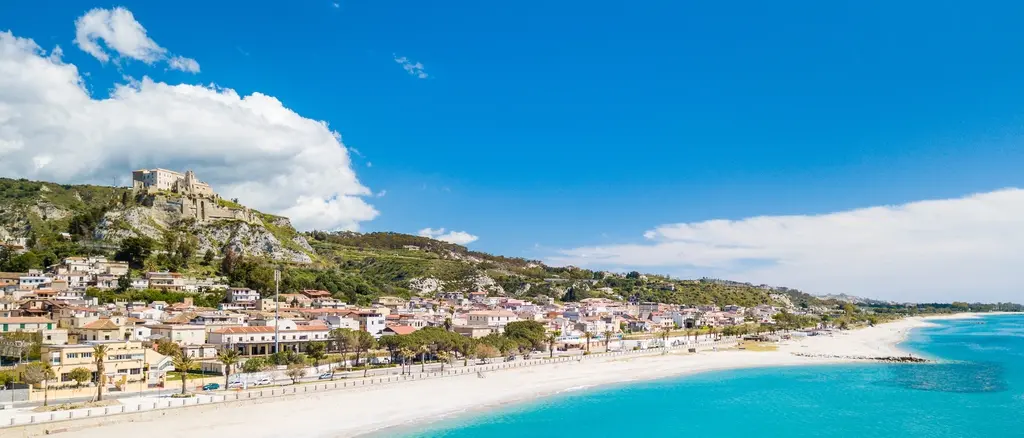 Turismo in Calabria, per Federalberghi alte percentuali di prenotazioni ma non il sold out