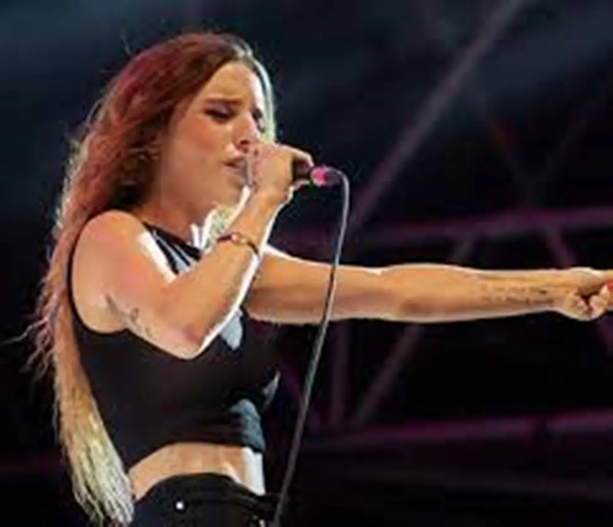 Reggio, fan in delirio al Porto Bolaro per Angelina Mango