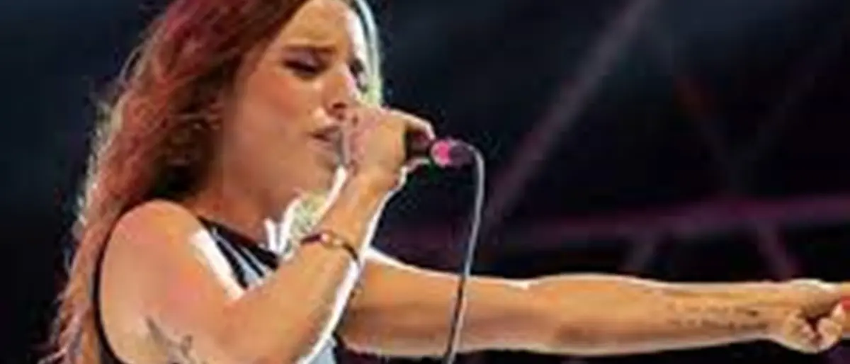 Reggio, fan in delirio al Porto Bolaro per Angelina Mango