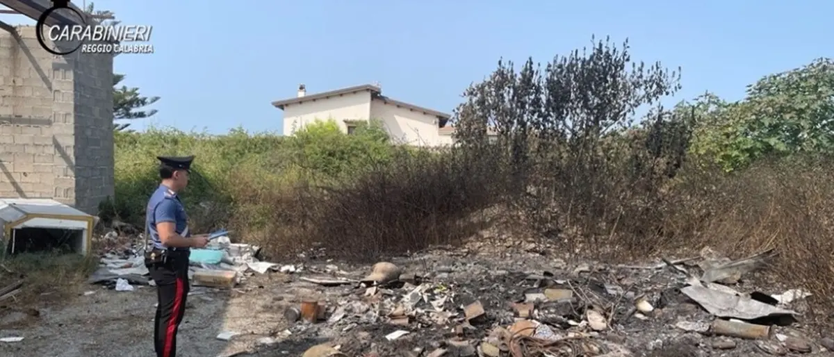 Roccella Ionica, colti in flagranza di reato mentre appiccano incendio, due arresti