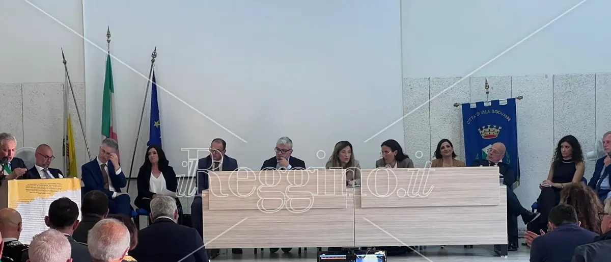 Villa San Giovanni, Consiglio aperto per dire no alla ‘Ndrangheta: Ferro e Colosimo in prima fila per sostenere la città