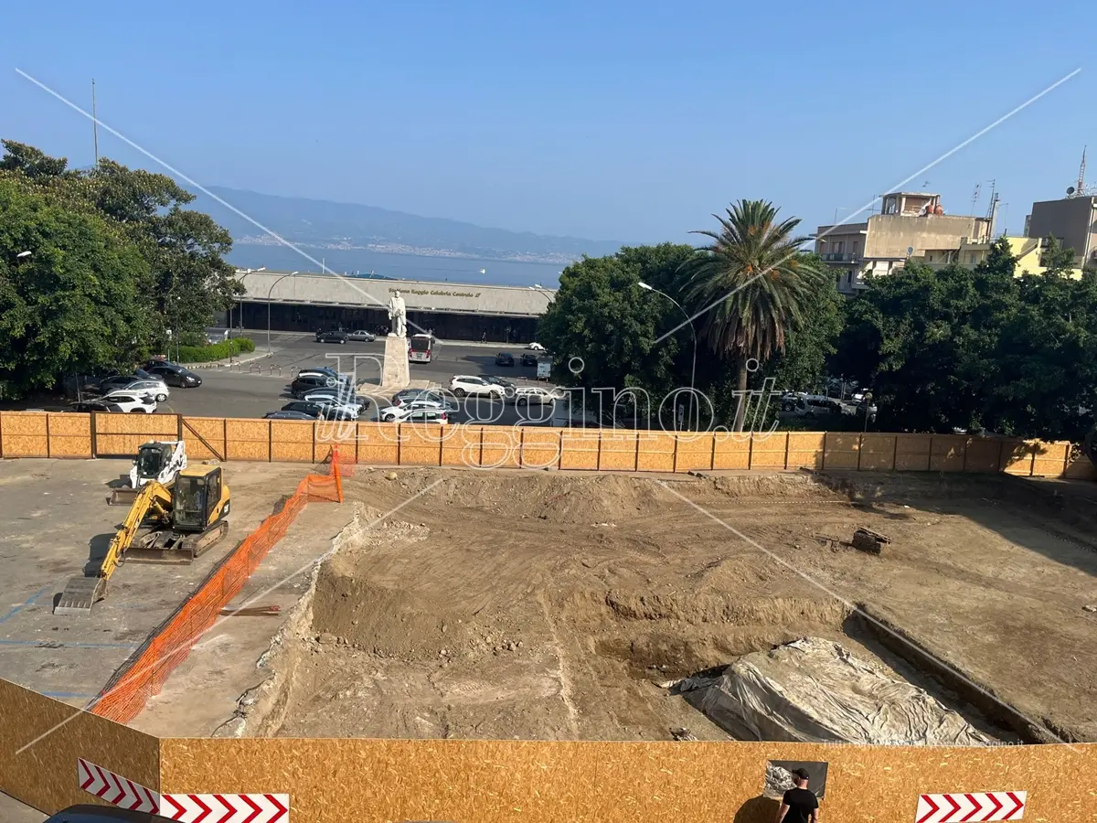 Scavi di Piazza Garibaldi a Reggio: c'era una volta un podio...Ecco come valorizzarlo - FOTOGALLERY