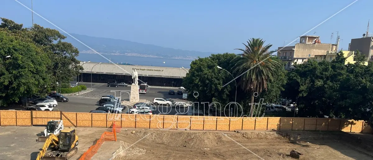 Scavi di Piazza Garibaldi a Reggio: c'era una volta un podio...Ecco come valorizzarlo - FOTOGALLERY