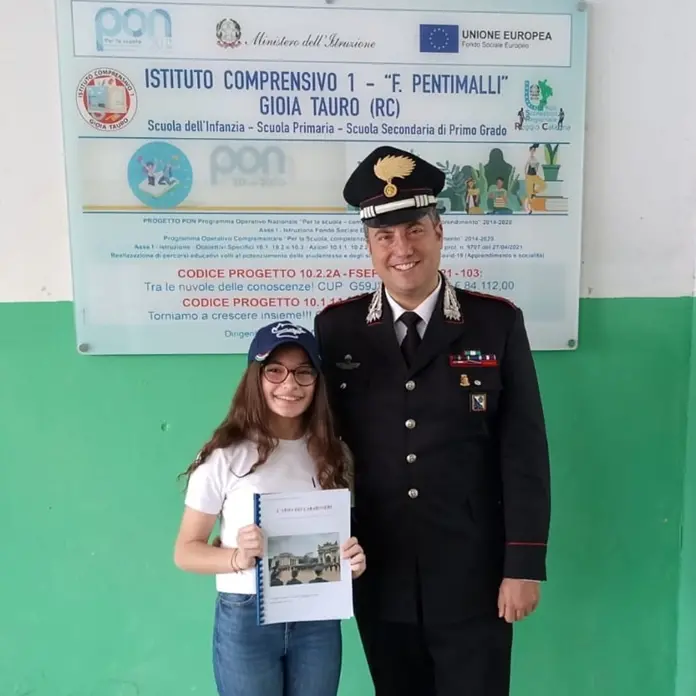 Gioia Tauro, giovane studentessa presenta tesina sull'arma dei carabinieri