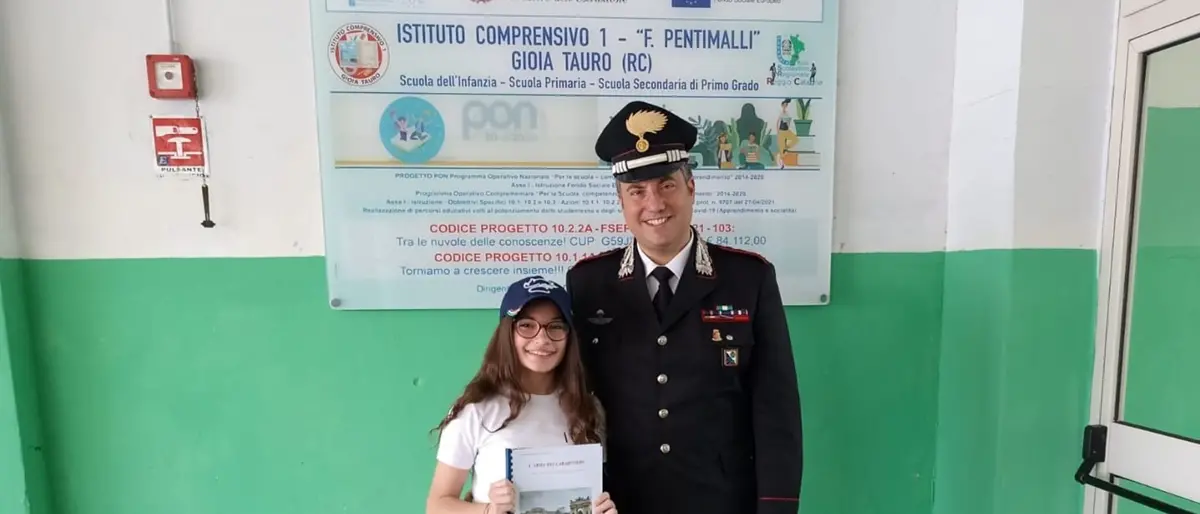 Gioia Tauro, giovane studentessa presenta tesina sull'arma dei carabinieri