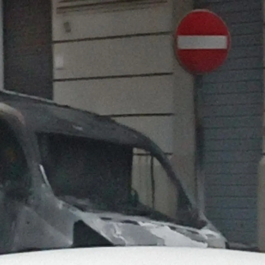 Reggio, incendiato nella notte il furgone della ditta Scevola: indaga la polizia