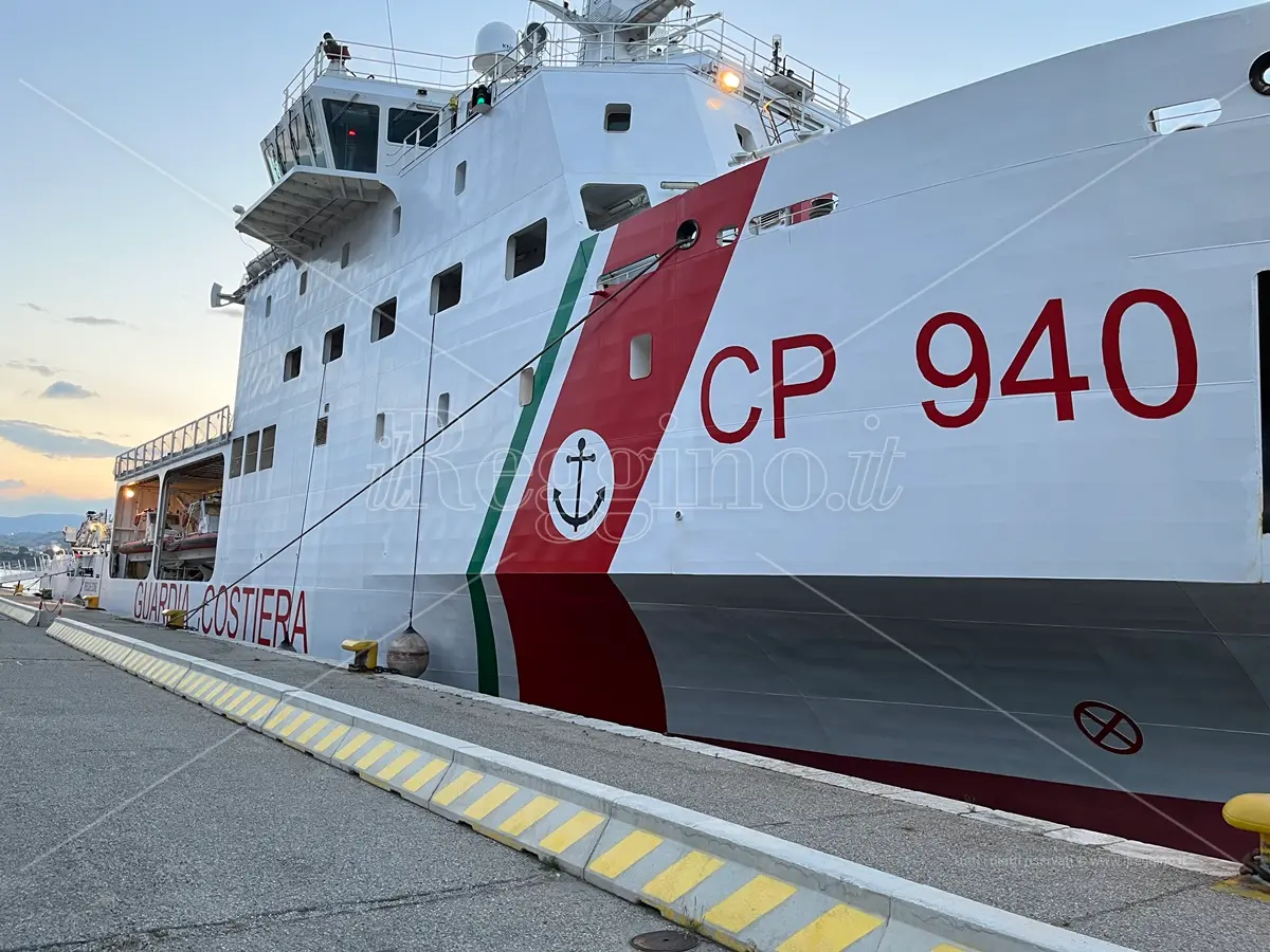 Migranti a Reggio, un bambino non sopravvive al mare: viaggiava con la madre