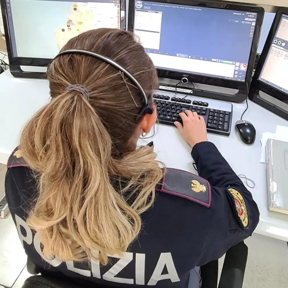 Reggio, uomo arrestato dalla polizia mentre tenta di rubare bici a pedalata assistita