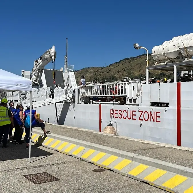 Reggio, al porto la nave Dattilo: sbarcheranno 400 migranti