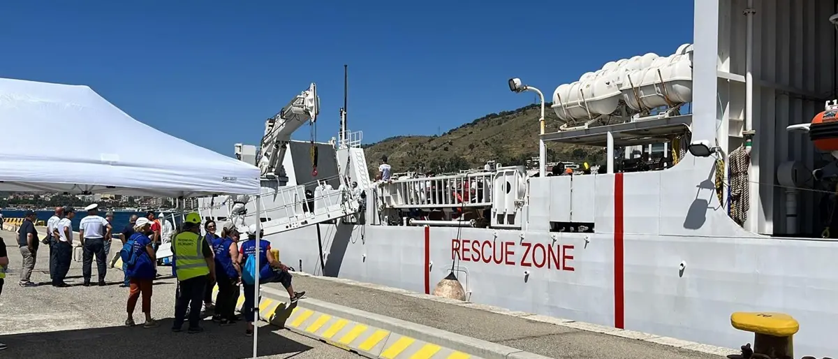 Reggio, al porto la nave Dattilo: sbarcheranno 400 migranti