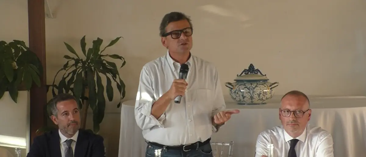 Reggio, Calenda rilancia Versace e Azione: «No ai populisti, noi siamo pragmatici»