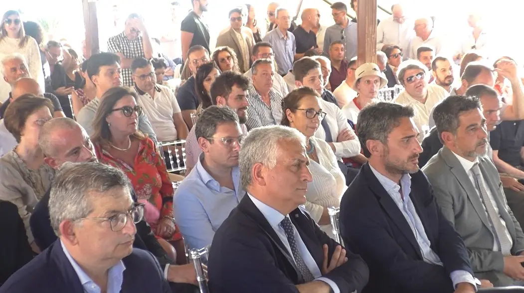 Calendiani a Reggio, le avances di Versace al Pd reggino che gioca a nascondino: e Brunetti si smarca da Renzi