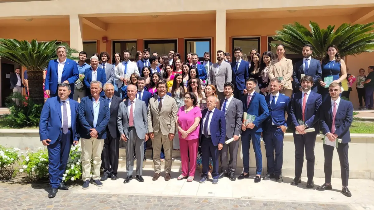 Reggio, Giuramento d'Ippocrate e consegna del codice deontologico per i nuovi quarantaquattro medici