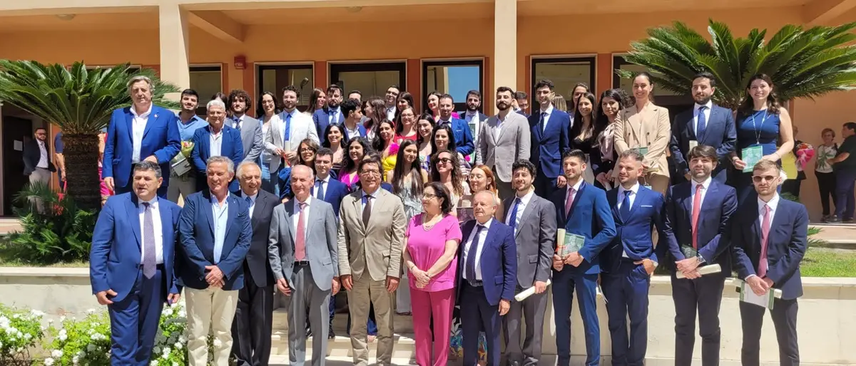 Reggio, Giuramento d'Ippocrate e consegna del codice deontologico per i nuovi quarantaquattro medici