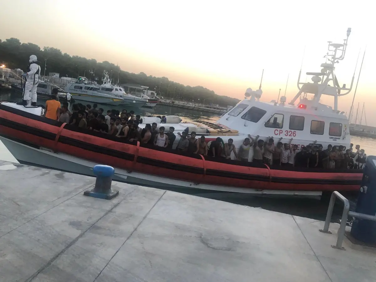 Roccella, 106 migranti soccorsi a 95 miglia dalla costa