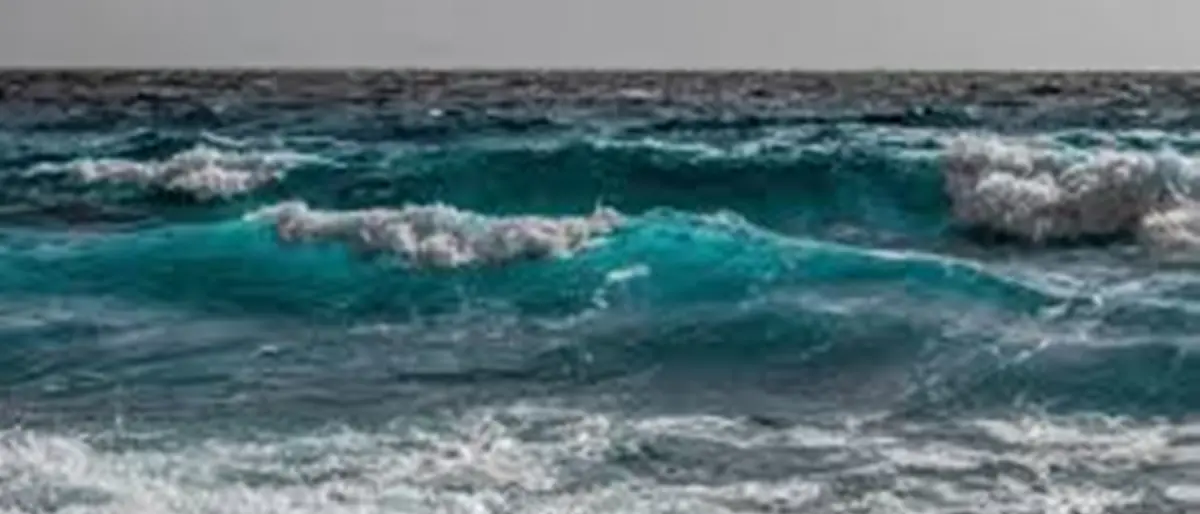 Altruismo e coraggio, 16enne di Reggio Calabria salva due anziani travolti dalle onde del mare