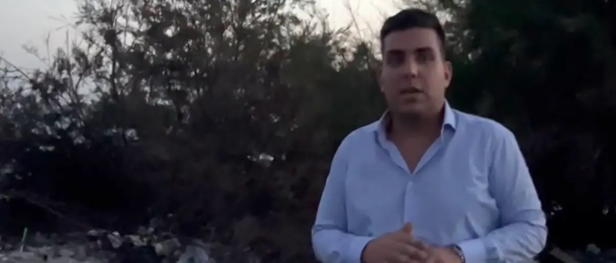 Reggio, Milia: «Inaccettabile che l’accesso alla spiaggia della Sorgente sia una discarica a cielo aperto»