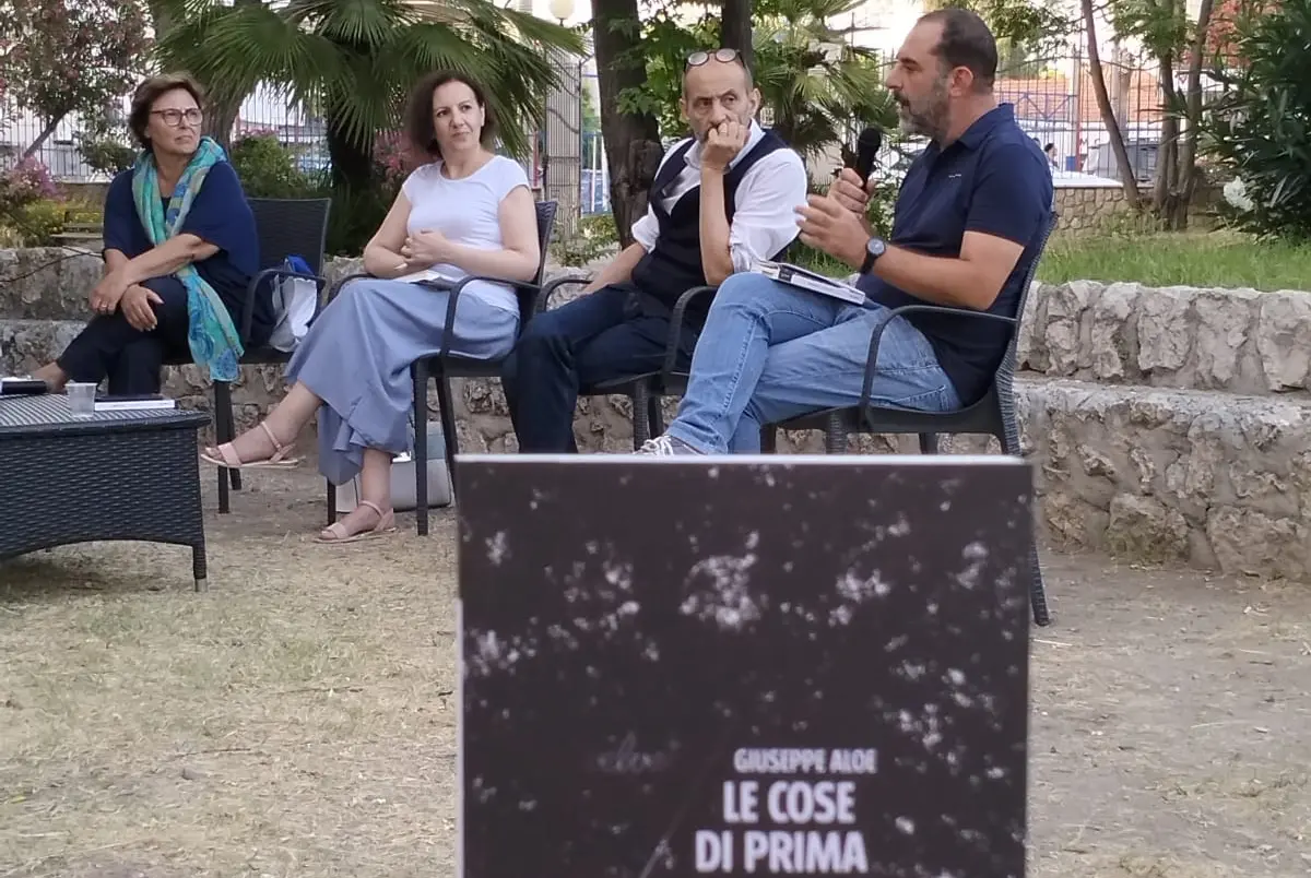 A Siderno lo scrittore Giuseppe Aloe racconta “Le cose di prima”