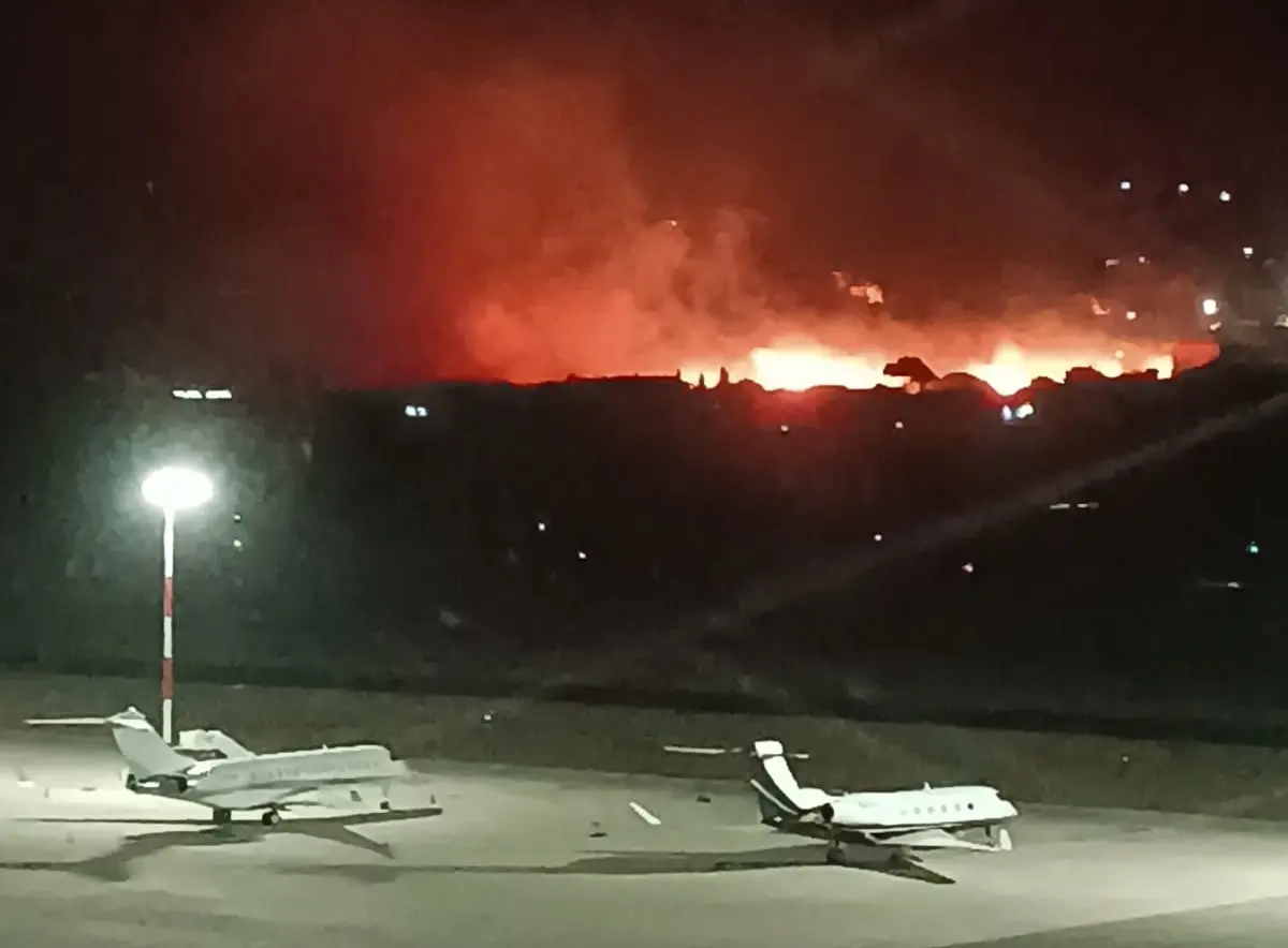Allarme incendi, aeroporto di Palermo riapre ma solo per voli in partenza
