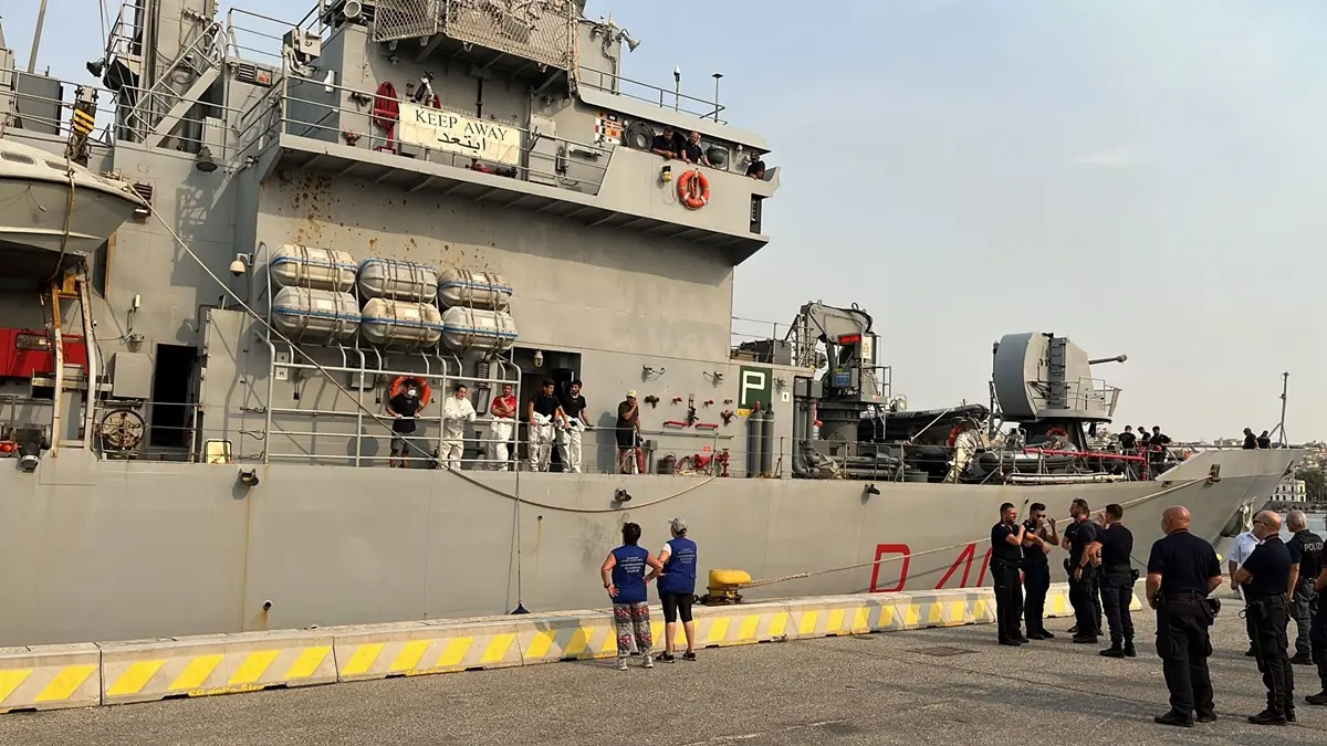 Reggio, in porto la nave Cassiopea: stanno sbarcando 500 migranti