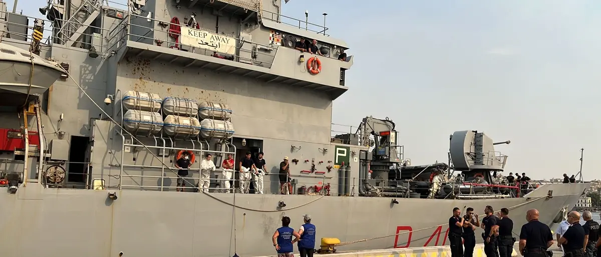 Reggio, in porto la nave Cassiopea: stanno sbarcando 500 migranti