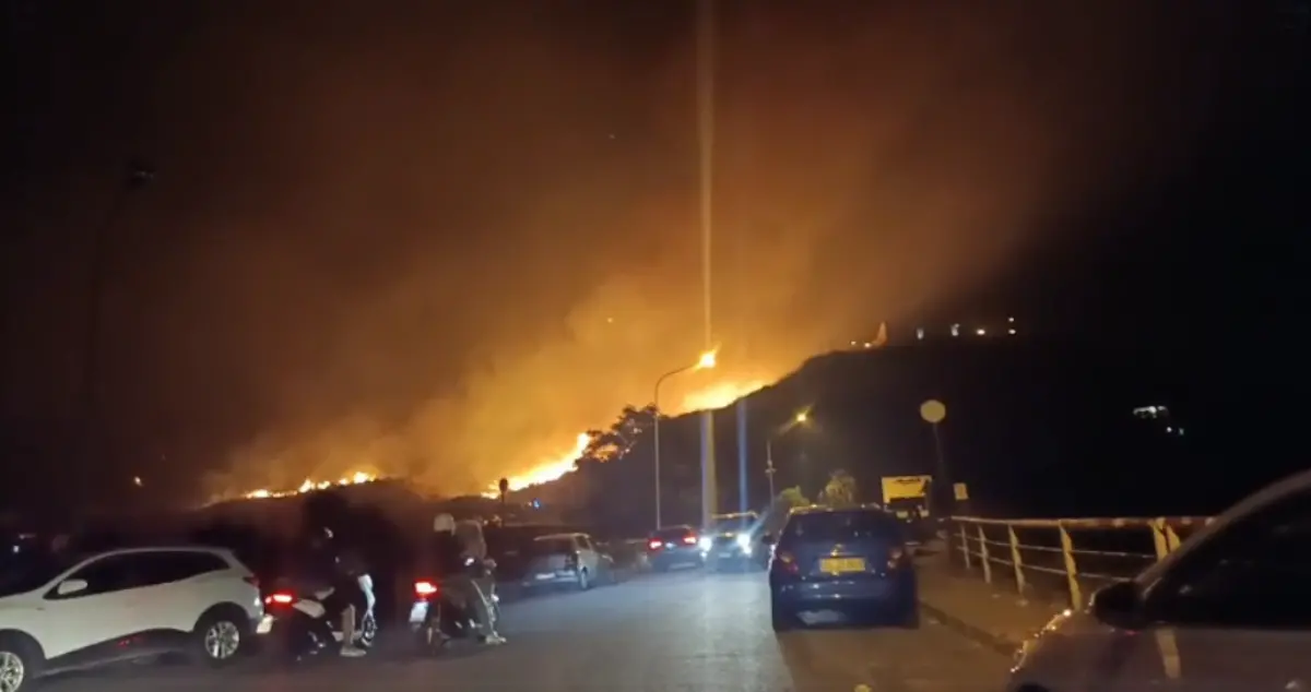 Reggio con il fuoco alle porte: le fiamme assediano il Monastero della Visitazione