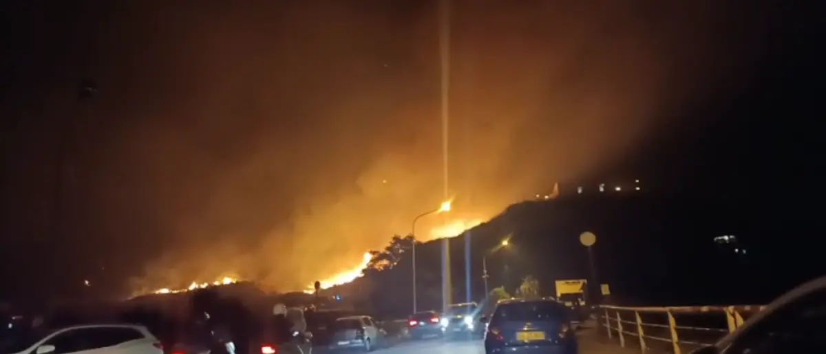 Reggio con il fuoco alle porte: le fiamme assediano il Monastero della Visitazione