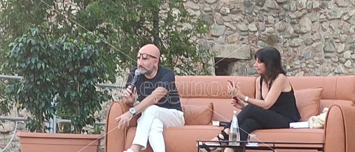 Piazza Castello a Reggio, Donato Carrisi presenta “La casa delle luci”