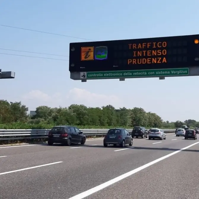 Al via il primo esodo estivo: traffico da bollino rosso in Calabria, attenzione agli imbarchi a Villa