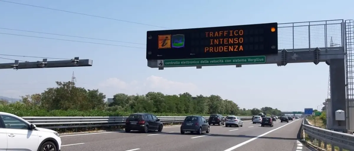 Al via il primo esodo estivo: traffico da bollino rosso in Calabria, attenzione agli imbarchi a Villa