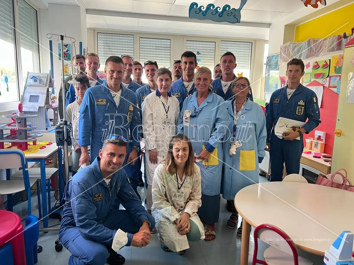 Le frecce tricolori dritte al cuore di Reggio Calabria - FOTO E VIDEO