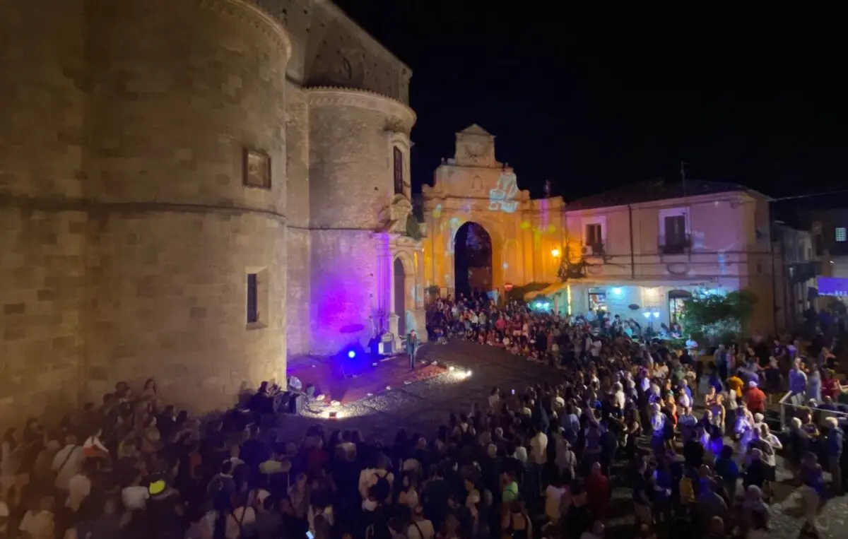 Grandi eventi, pioggia di euro per il Borgo Incantato di Gerace e il Festival Jazz di Roccella: fuori (per ora) il Palio di Ribusa di Stilo e il Kaulonia Tarantella Festival