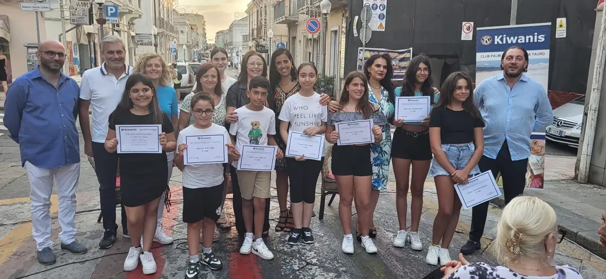 Palmi, numerose borse di studio agli alunni delle scuole della piana consegnate dal Kiwanis