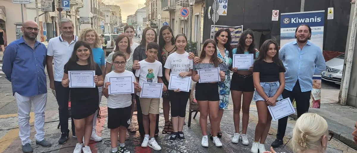 Palmi, numerose borse di studio agli alunni delle scuole della piana consegnate dal Kiwanis