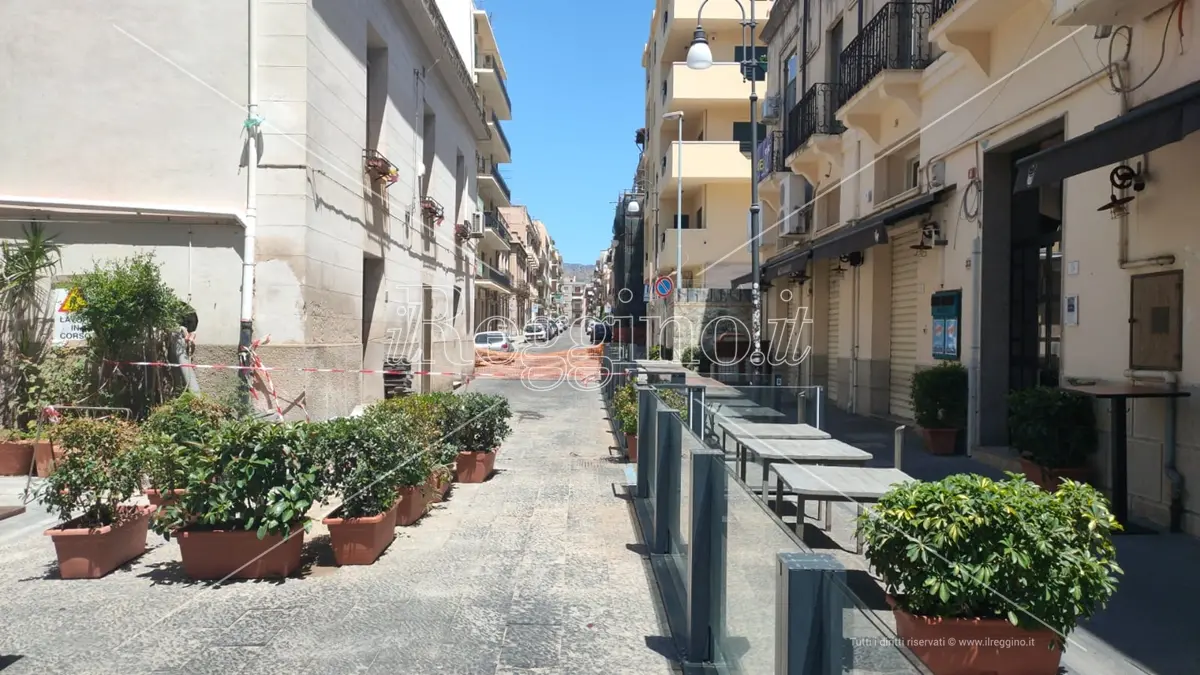 Reggio, via Filippini chiusa: perchè non c'è segnaletica?