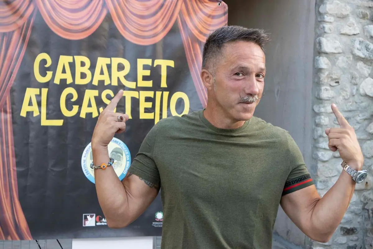 Reggio, la comicità di Tommy Terrafino conquista il Castello Aragonese