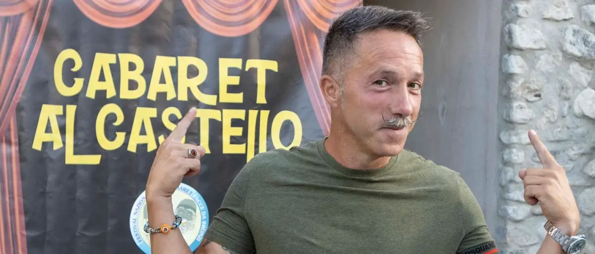 Reggio, la comicità di Tommy Terrafino conquista il Castello Aragonese