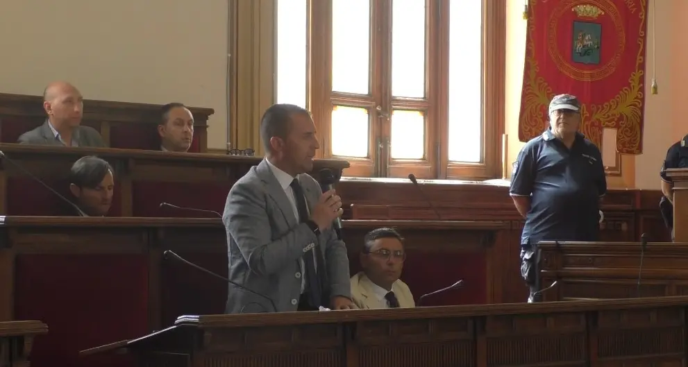 Centrodestra a Reggio, prima la richiesta di dimissioni a Brunetti e poi il mutismo in consiglio