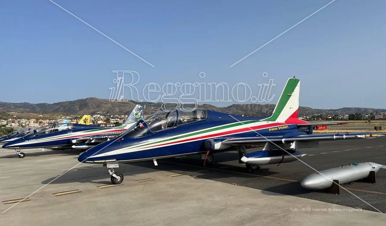 Le Frecce tricolori riaccendono i riflettori sul Tito Minniti, tenuto ai box anche per le discipline sportive