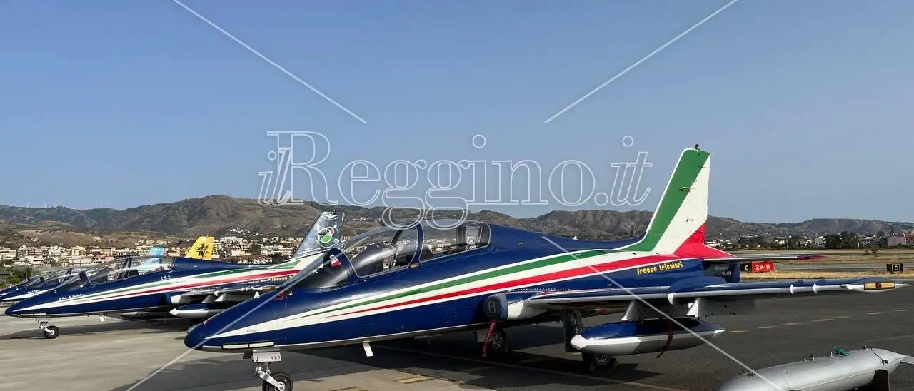 Le Frecce tricolori riaccendono i riflettori sul Tito Minniti, tenuto ai box anche per le discipline sportive