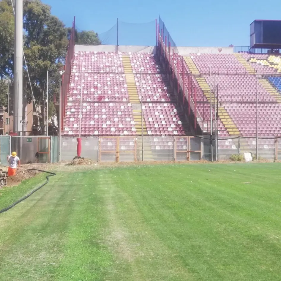 Procedono i lavori per il nuovo impianto di illuminazione e l'efficientamento energetico dello Stadio Oreste Granillo